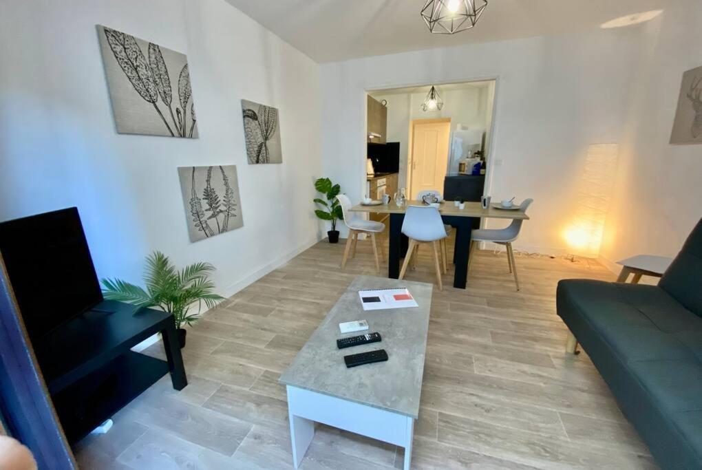 Le Carmen - Terrace - Garage Apartment Nîmes Exterior photo